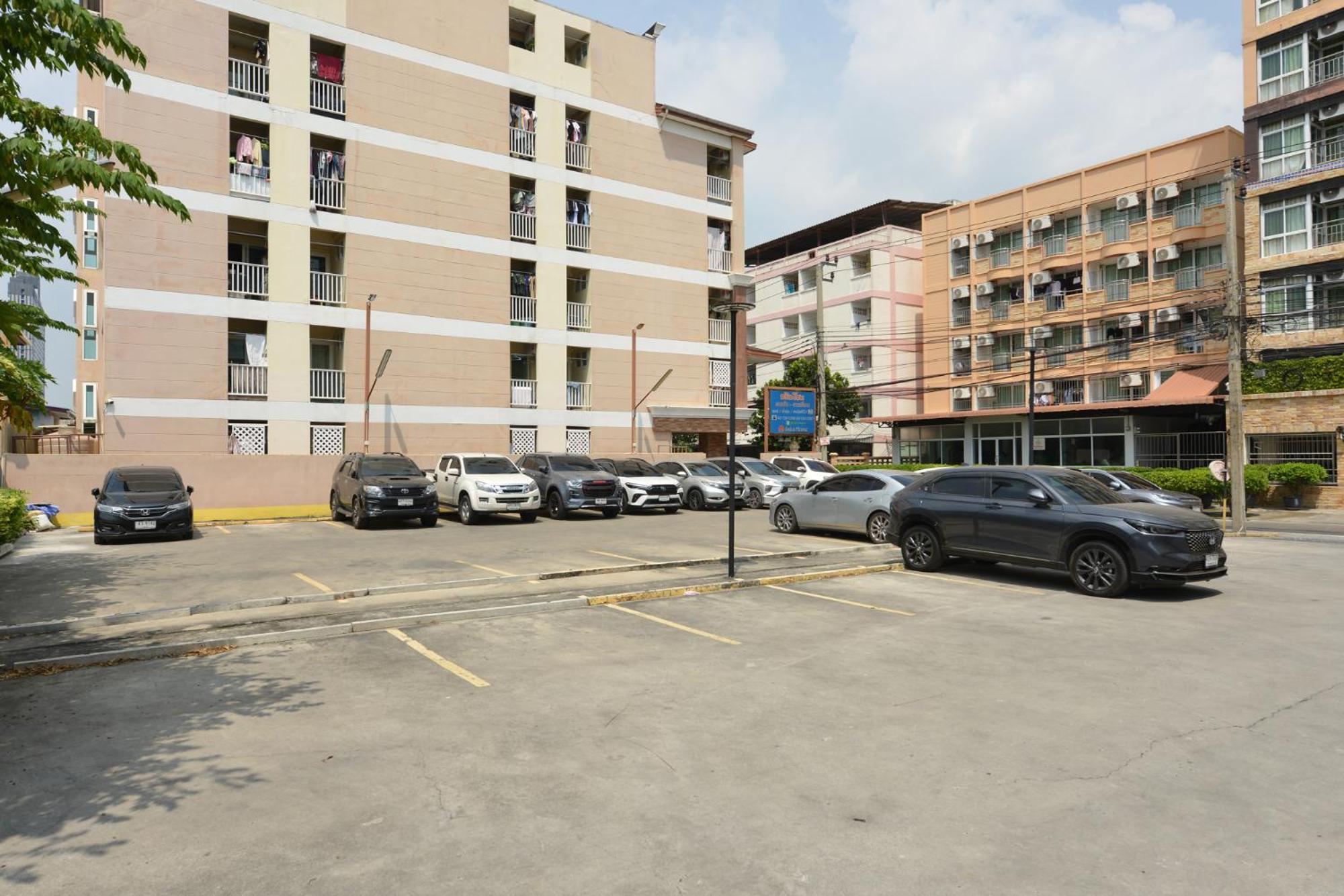 Salin Home Hotel Ramkhamhaeng Бангкок Екстер'єр фото